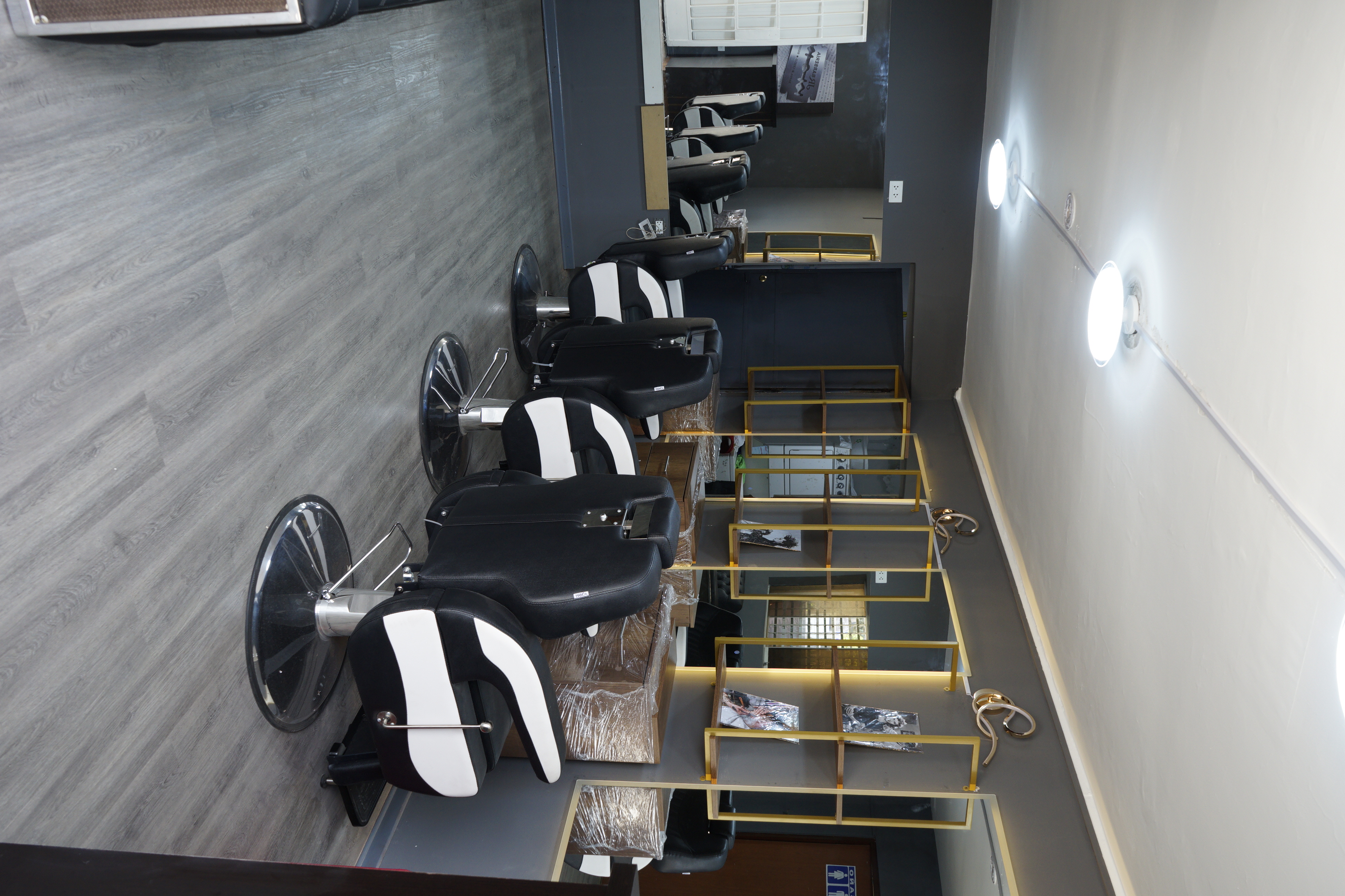 Interior de diseño moderno con mobiliario exclusivo