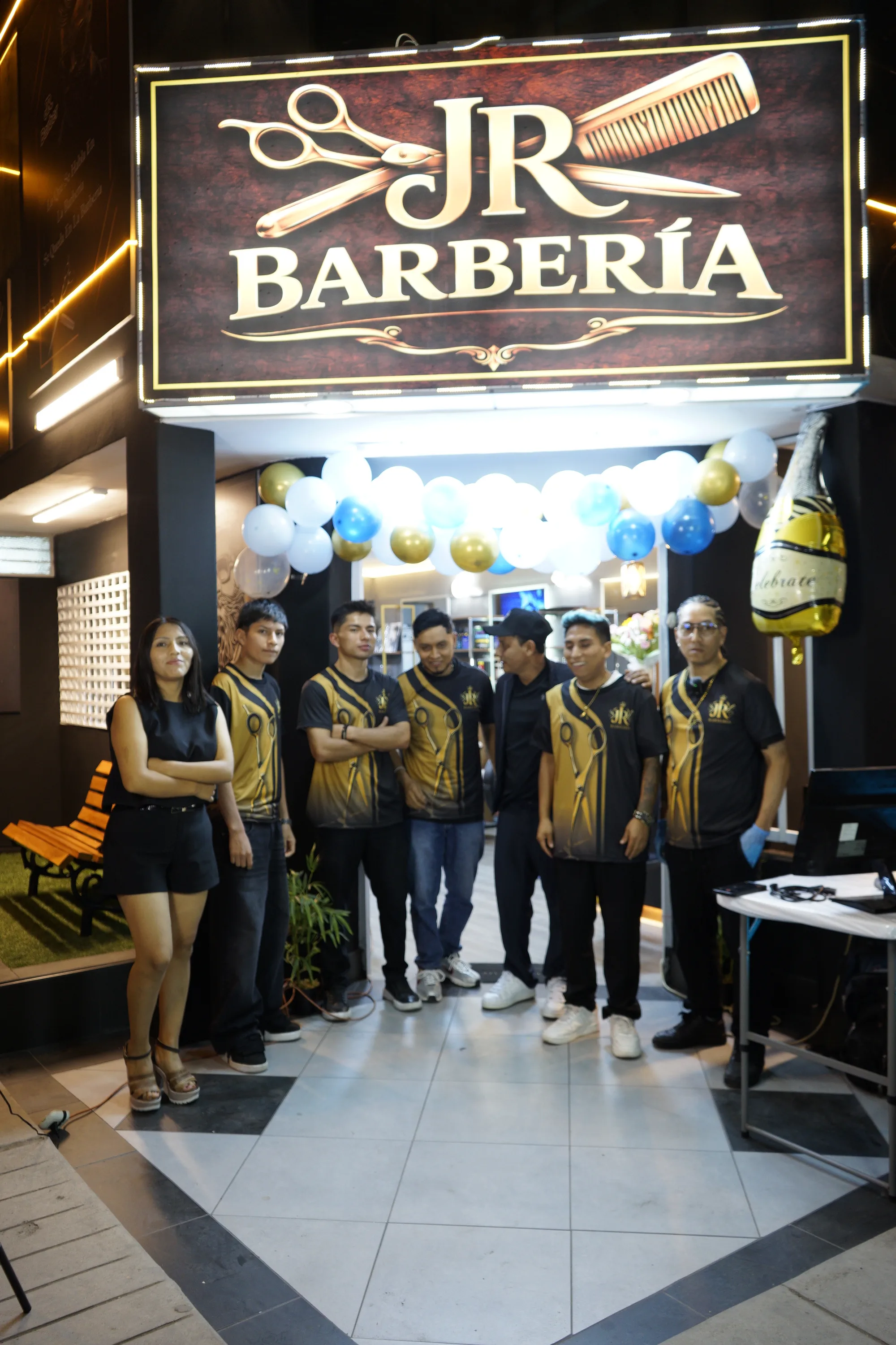 Día de inauguración de barbería JR — foto 8